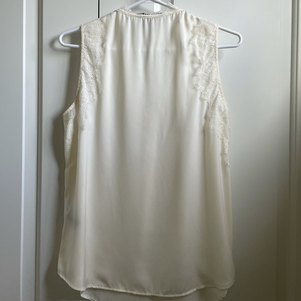 Beautiful Banana Republic Blouse - Picture 4 of 5